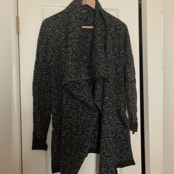 Dalia black and grey leopard knit open cardigan with tie belt. - Picture 2 of 4